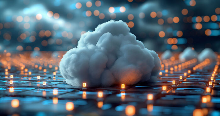 Representación visual de una nube híbrida conectada a una infraestructura digital segura, símbolo de la ciberseguridad en entornos cloud y on-premise