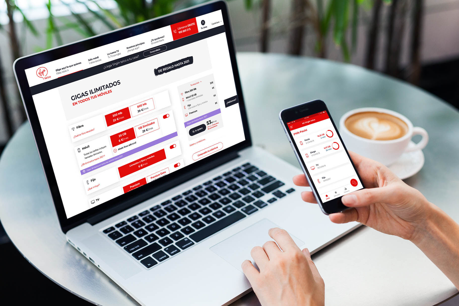 Persona usando la web y la app de Virgin telco